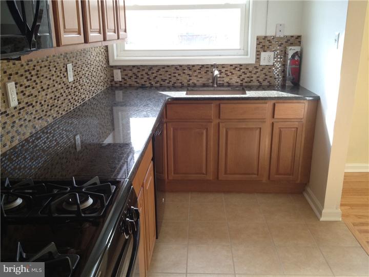 2007 Carter Road Folcroft, PA 19032 - Photo 1 of 18 Kitchen