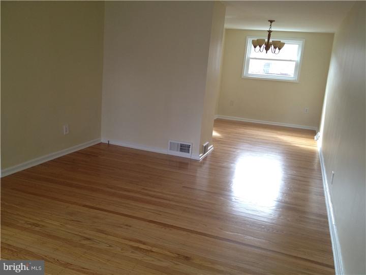 2007 Carter Road Folcroft, PA 19032 - Photo 2 of 18 Living Room