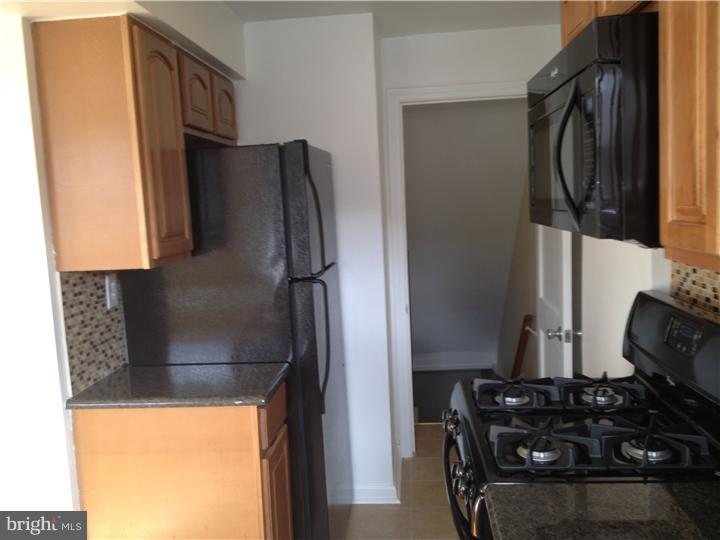 2007 Carter Road Folcroft, PA 19032 - Photo 7 of 18 Kitchen