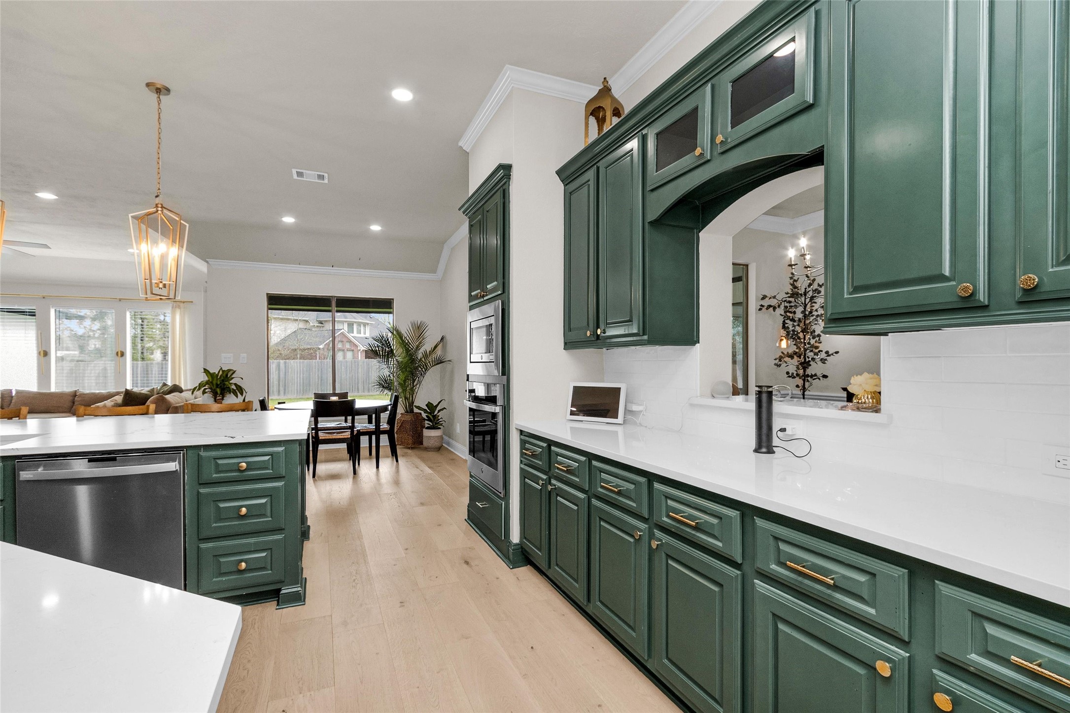 10004 Summer Ridge Lane Conroe, TX 77302 - Photo 16 of 50 a kitchen with lots of counter top space
