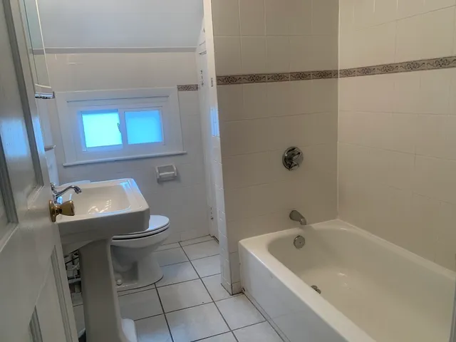 $3,250 | 77 Hartford Street, Unit REAR, Newton, MA 02461