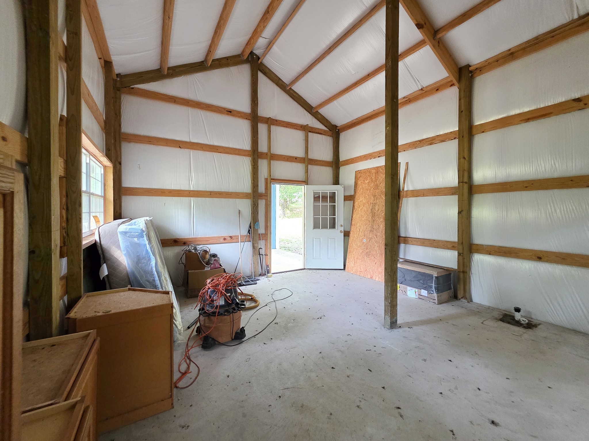 437 East Lumbermans Road Onalaska, TX 77360 - Photo 10 of 15 a living room with furniture and a window