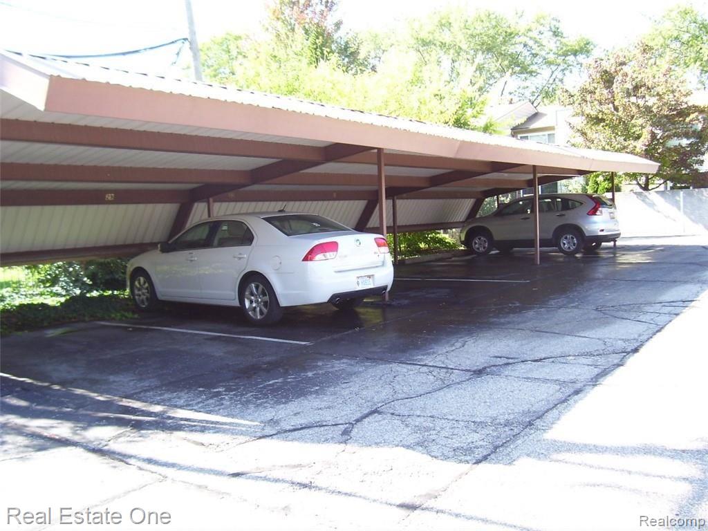 5015 Crooks Road, Unit 29 Royal Oak, MI 48073 - Photo 14 of 15