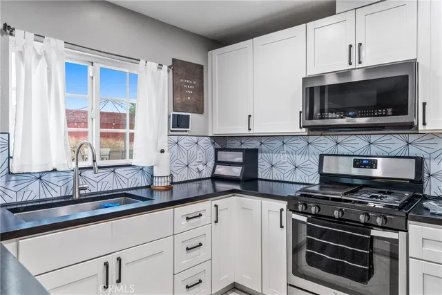 $569,999 | 1648 West Wedgewood Street, Rialto, CA 92376