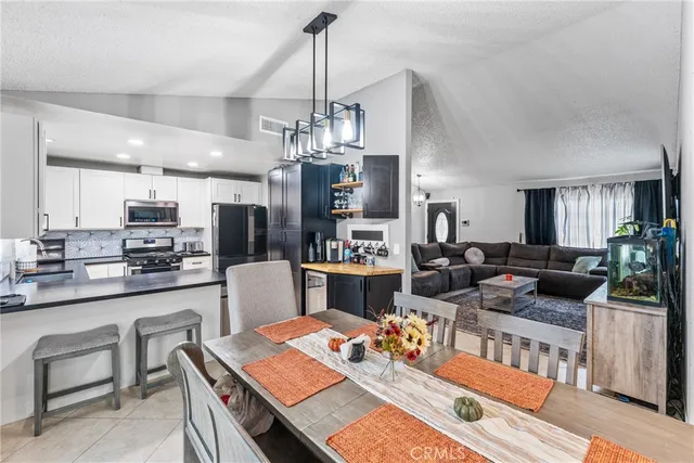 $569,999 | 1648 West Wedgewood Street, Rialto, CA 92376