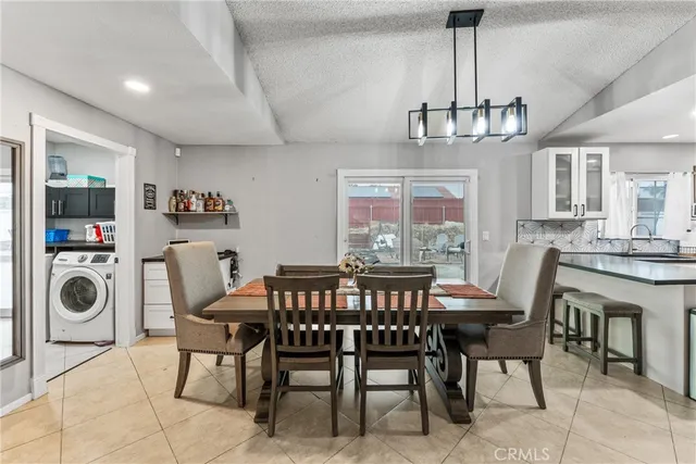 $569,999 | 1648 West Wedgewood Street, Rialto, CA 92376