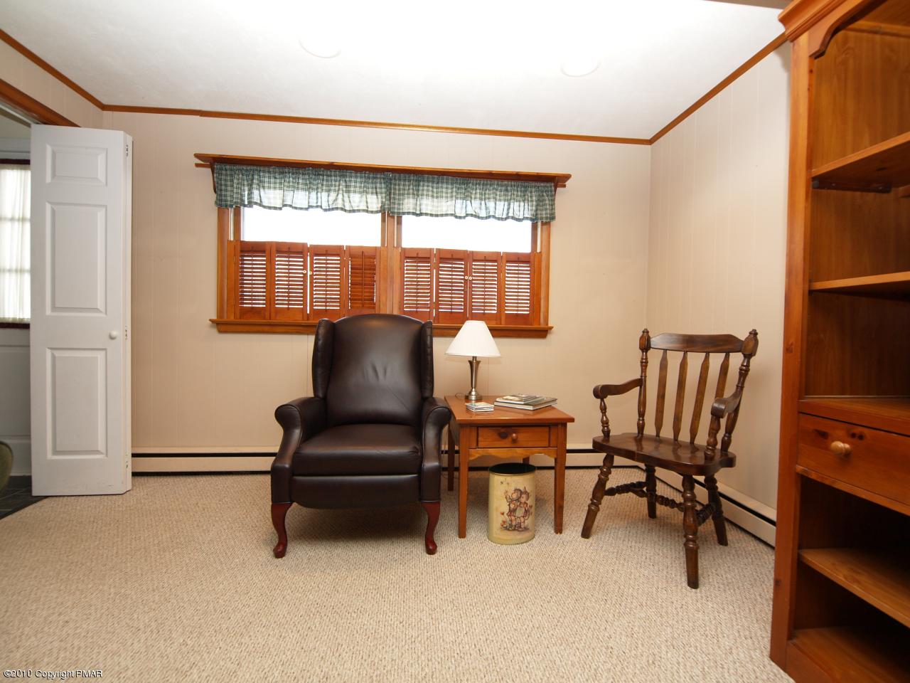 206 Norton Road Stroudsburg, PA 18360 - Photo 12 of 17 Family Room