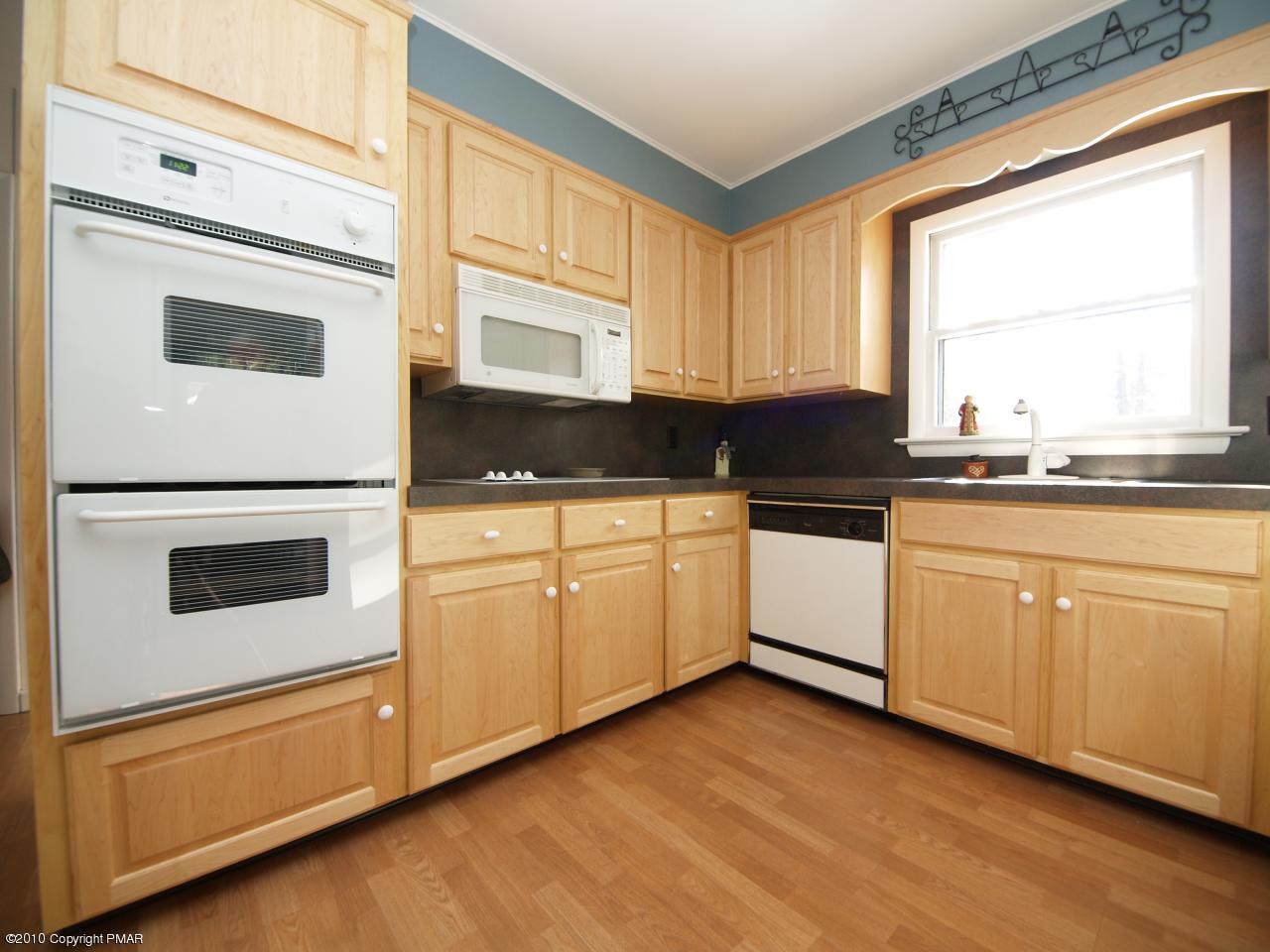 206 Norton Road Stroudsburg, PA 18360 - Photo 8 of 17 kitchen