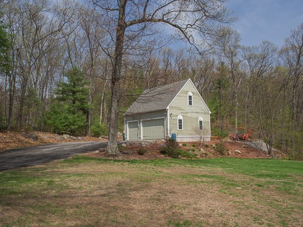94 Spectacle Hill Road Bolton, MA 01740 - Photo 3 of 30 Gallery Image 3