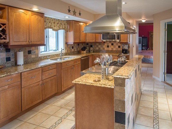 94 Spectacle Hill Road Bolton, MA 01740 - Photo 8 of 30 Gallery Image 8