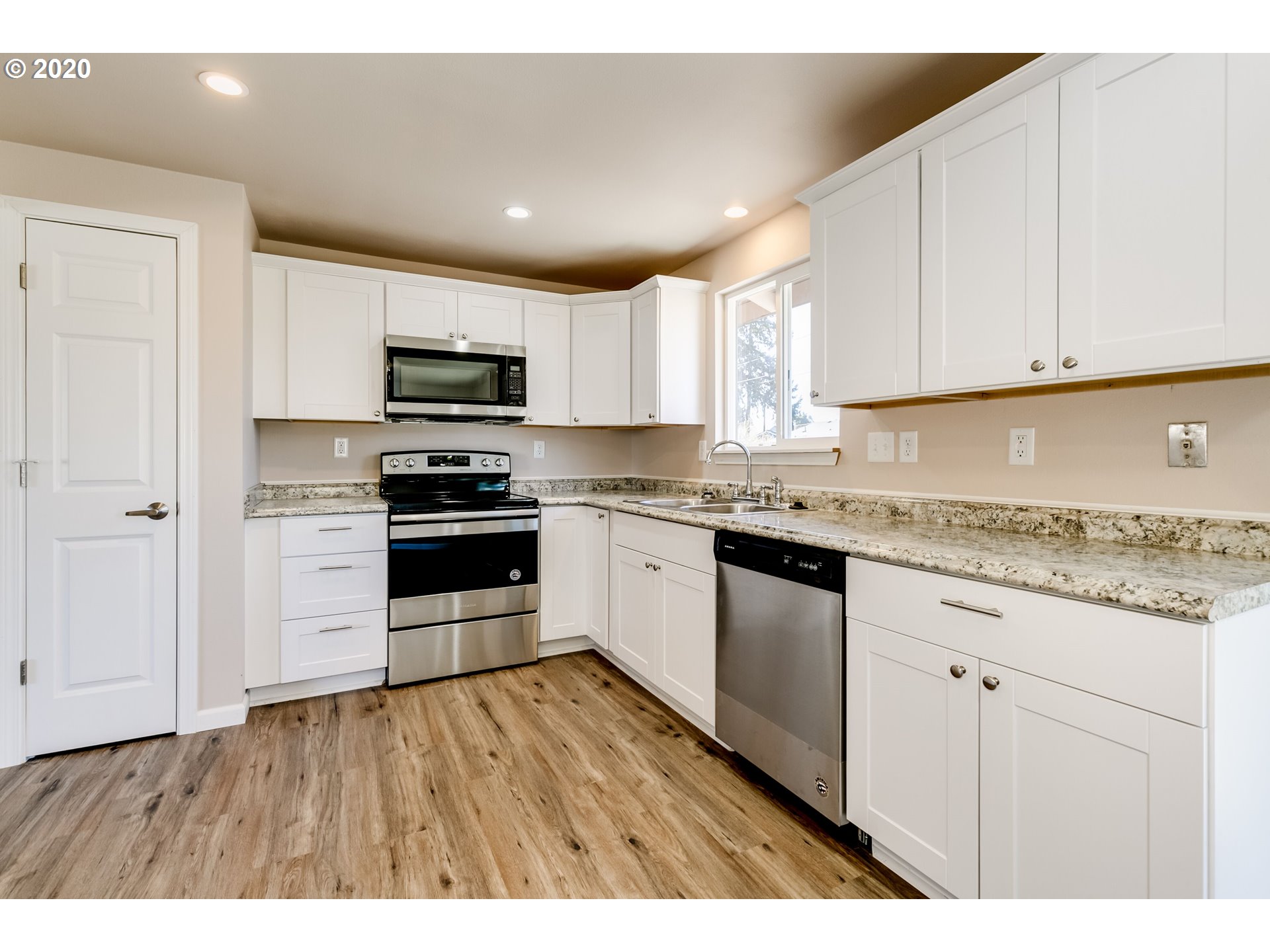 434 South 40th Street Springfield, OR 97478 - Photo 5 of 27