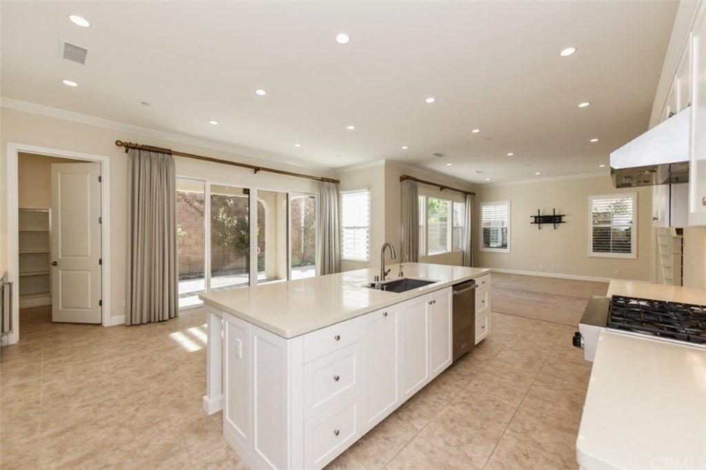 136 Pewter Irvine, CA 92620 - Photo 10 of 61