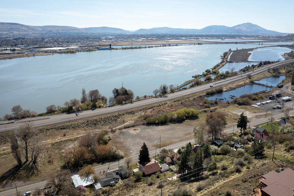 402 Riverside Drive Klamath Falls, OR 97601 - Photo 5 of 30 Facing East above house Lake Ewauna