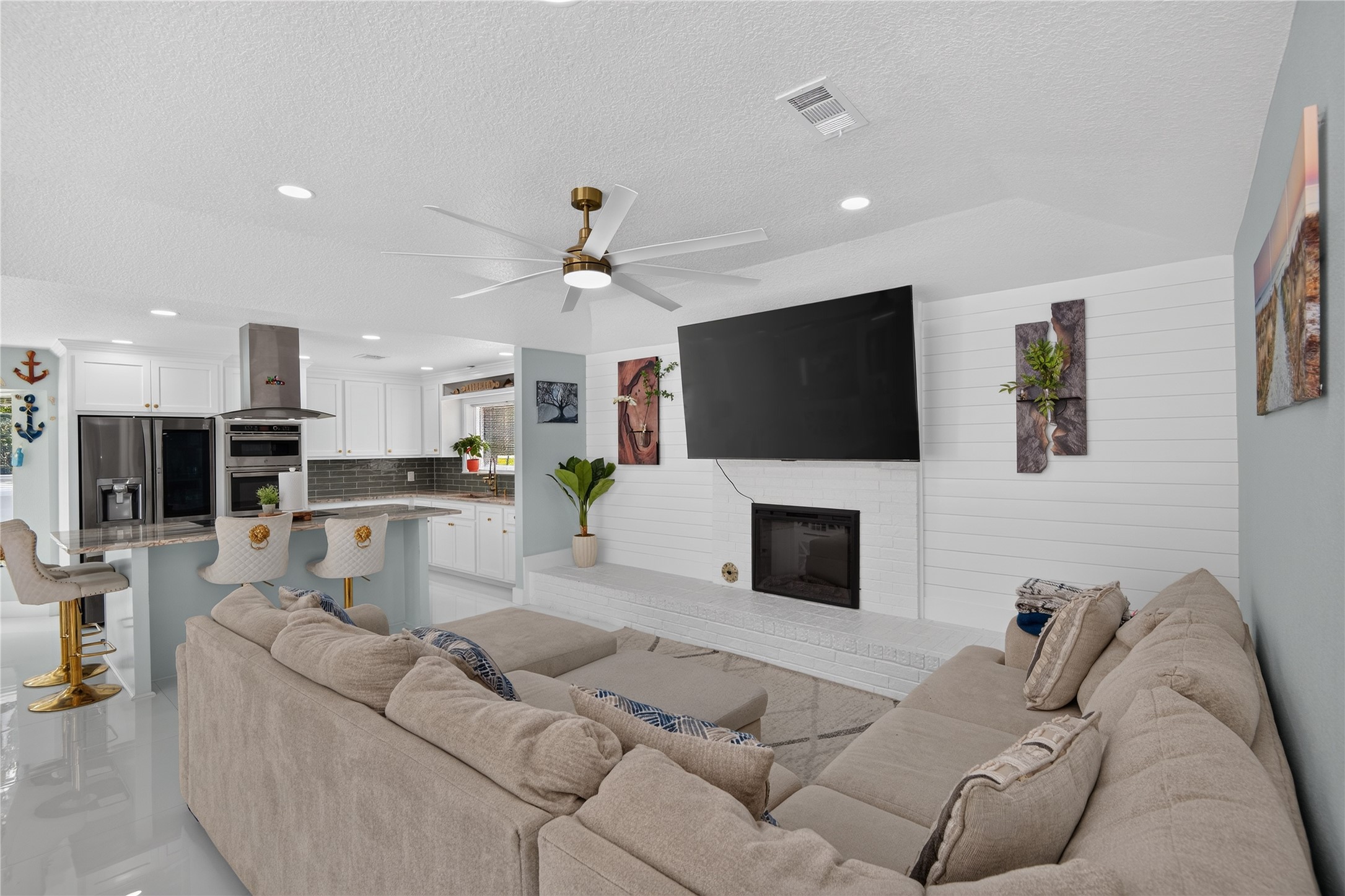 623 County Road 687 Angleton, TX 77515 - Photo 5 of 39