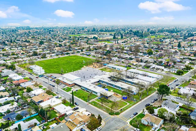 $400,000 | 5558 35th Avenue, Sacramento, CA 95824