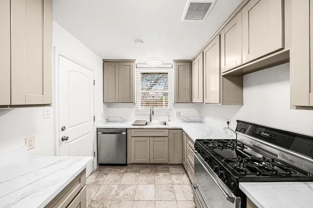 $400,000 | 5558 35th Avenue, Sacramento, CA 95824