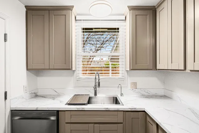 $400,000 | 5558 35th Avenue, Sacramento, CA 95824