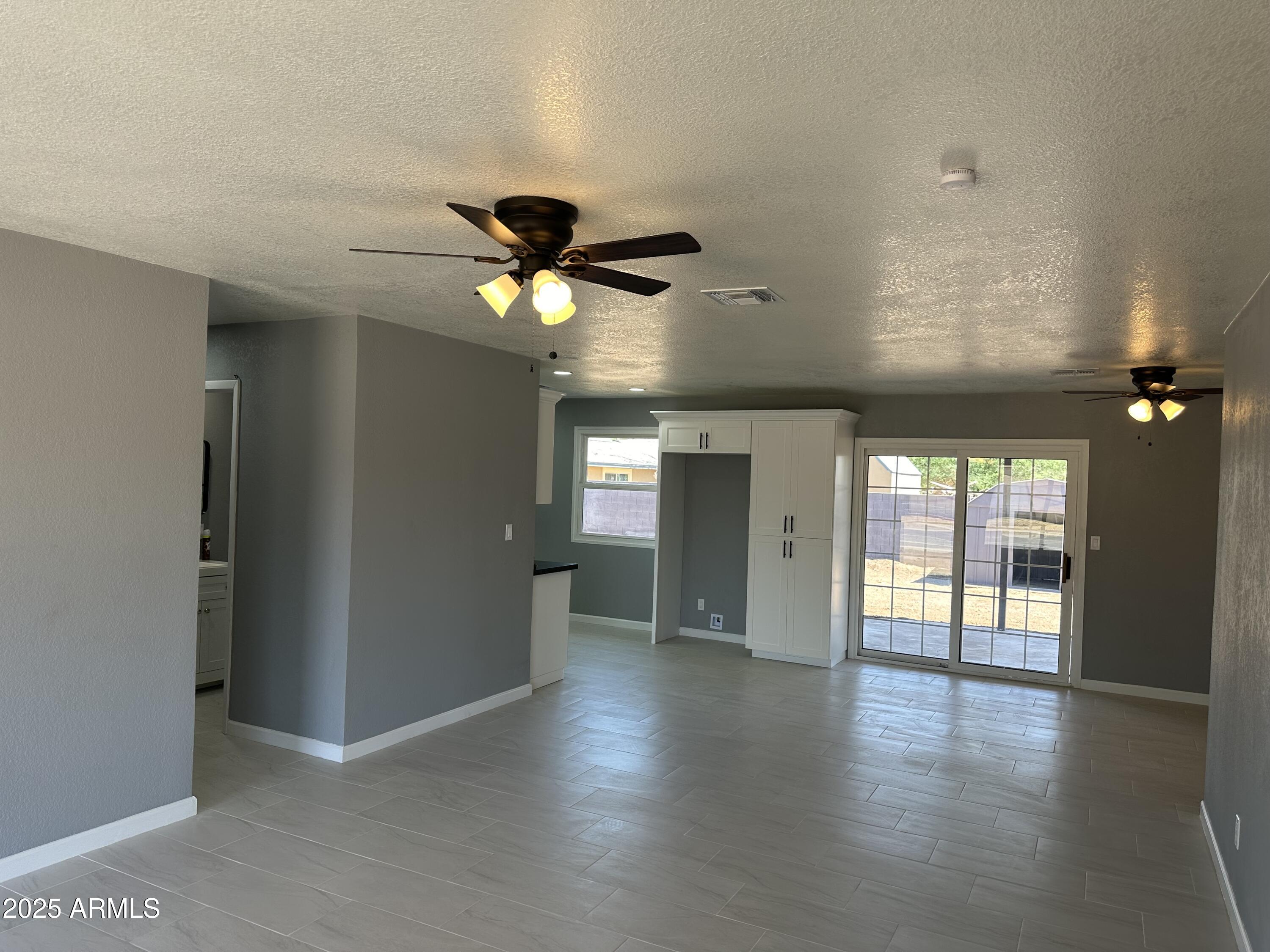 6429 West Osborn Road Phoenix, AZ 85033 - Photo 3 of 17 IMG_1004