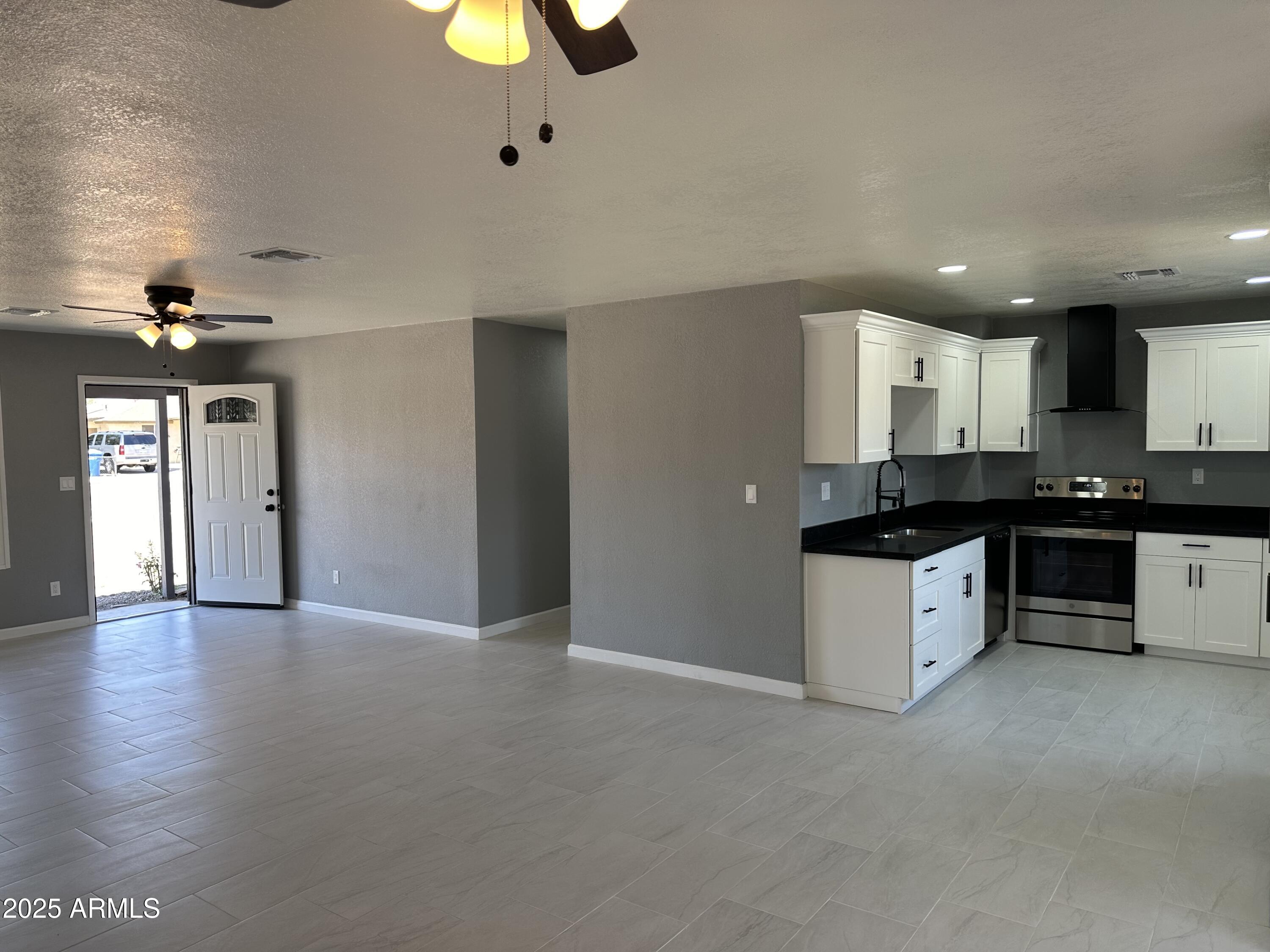 6429 West Osborn Road Phoenix, AZ 85033 - Photo 4 of 17 IMG_1009