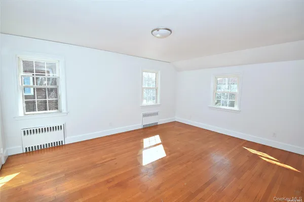 $4,400 | 27 North Lewis Place, Rockville Centre, NY 11570