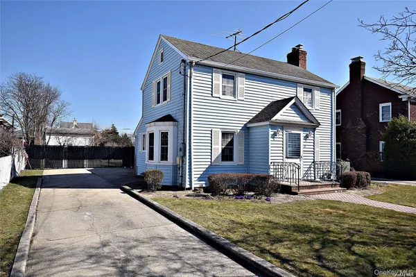 $4,400 | 27 North Lewis Place, Rockville Centre, NY 11570