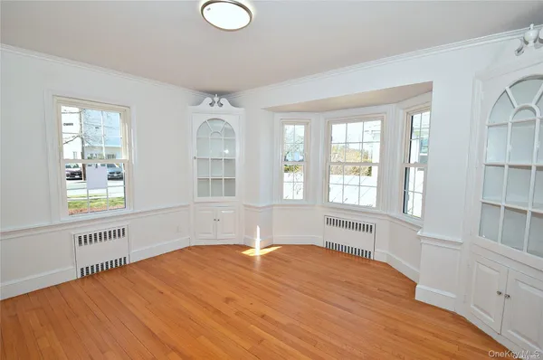 $4,400 | 27 North Lewis Place, Rockville Centre, NY 11570
