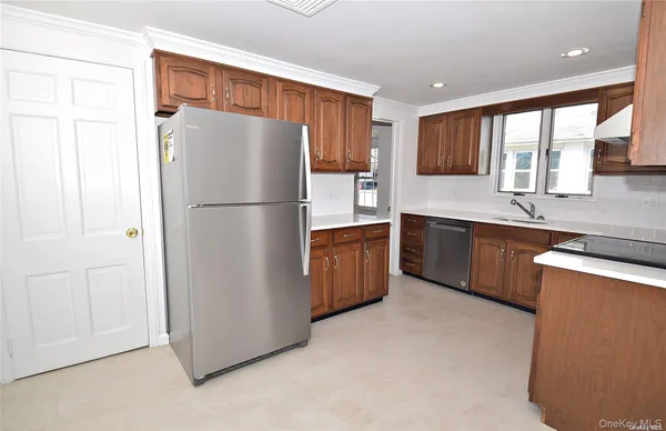 $4,400 | 27 North Lewis Place, Rockville Centre, NY 11570