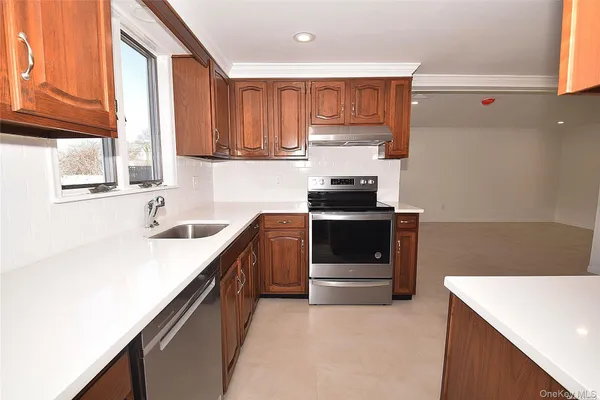 $4,400 | 27 North Lewis Place, Rockville Centre, NY 11570