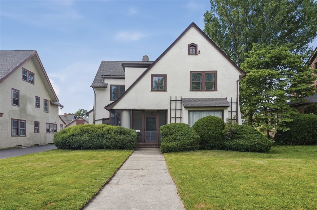 38 Oxford Street Springfield, MA 01108 - Photo 1 of 42