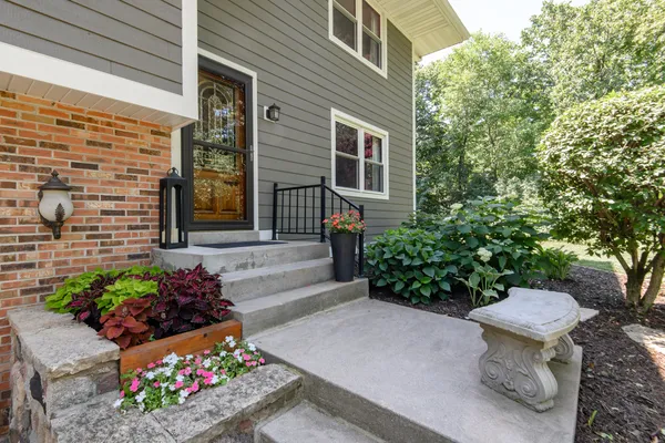 $799,900 | N93-w24655 Bark Road, Colgate, WI 53017