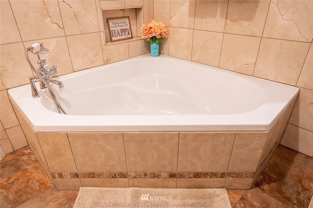 4125 Tracyton Beach Road Northwest Bremerton, WA 98310 - Photo 23 of 27 Gallery Image 23