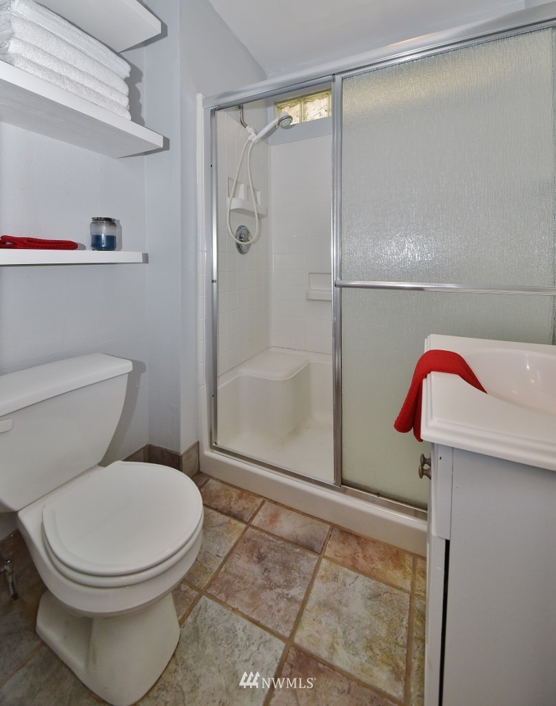 4125 Tracyton Beach Road Northwest Bremerton, WA 98310 - Photo 8 of 27 Gallery Image 8