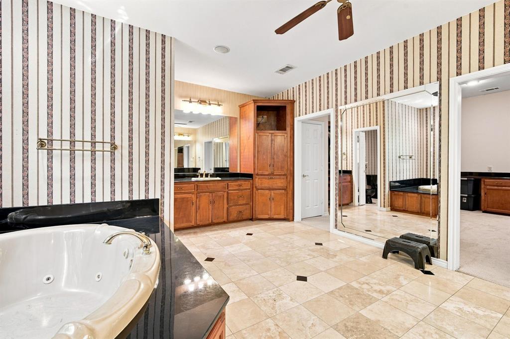 9732 Timber Trail Scurry, TX 75158 - Photo 16 of 39 Primary ensuite bath