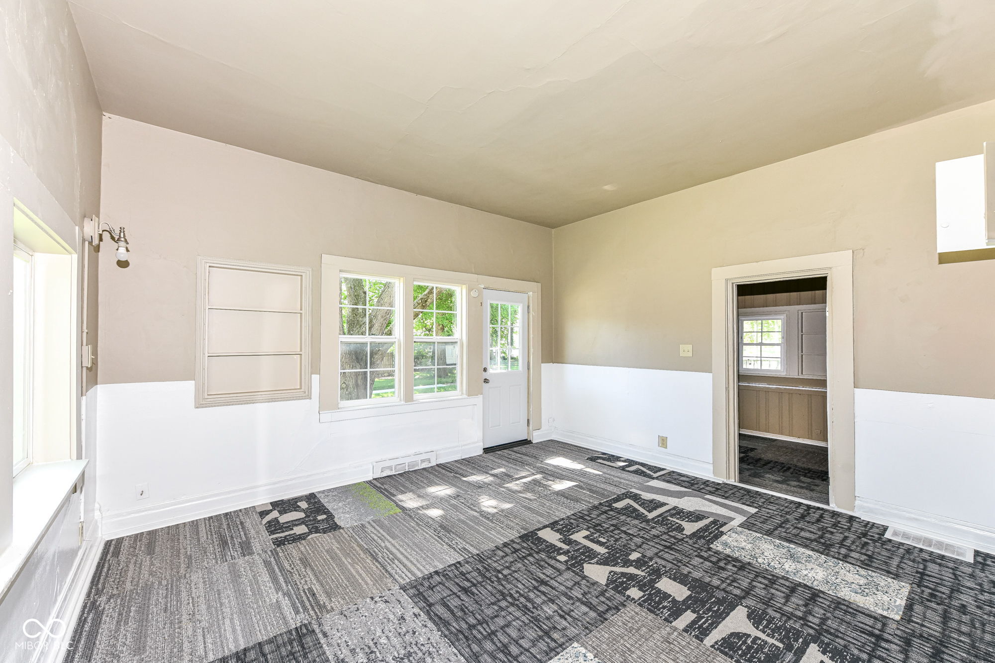 816 Chestnut Street Anderson, IN 46012 - Photo 2 of 24