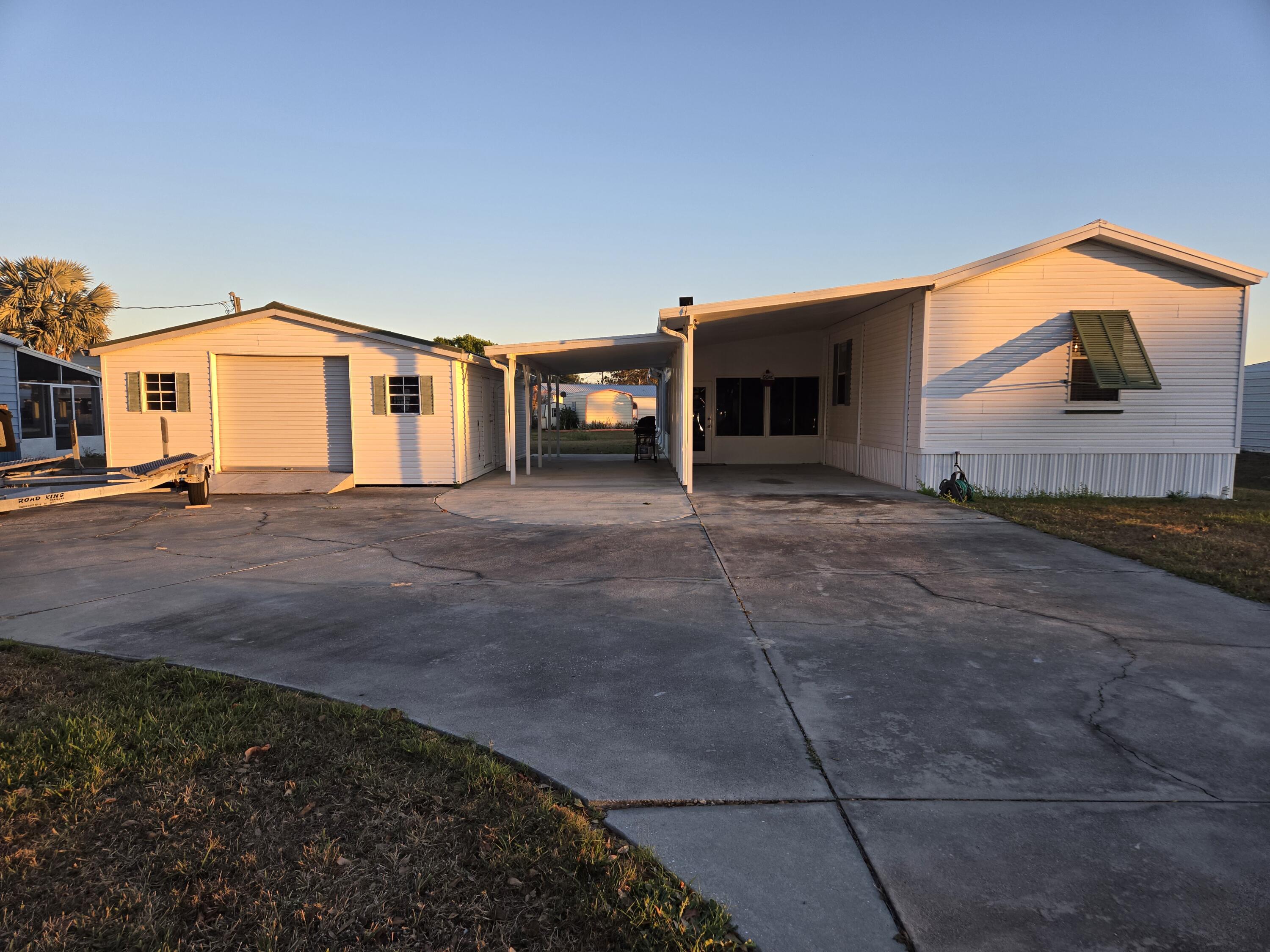 1365 Chobee Loop Okeechobee, FL 34974 - Photo 5 of 43 1000008351