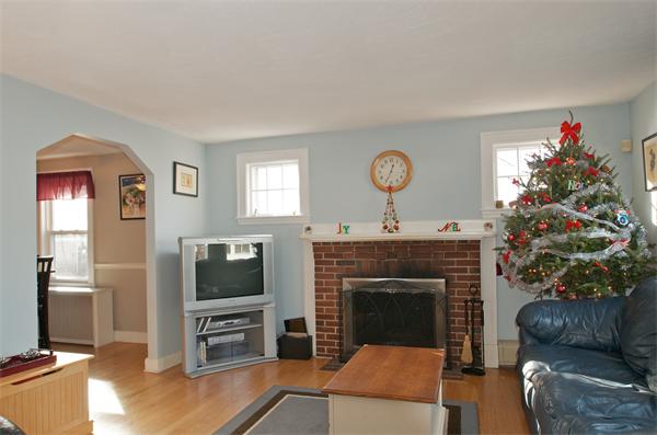 27 Wesmur Road Malden, MA 02148 - Photo 7 of 24 Gallery Image 7