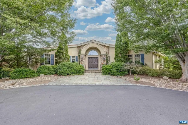 a view of a house with a yard and garage