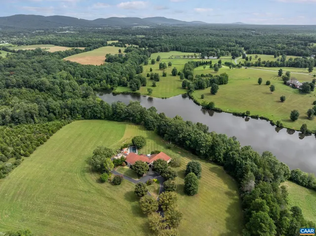 a view of house with garden space