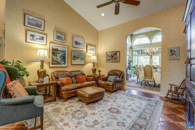 a view of yard with green space