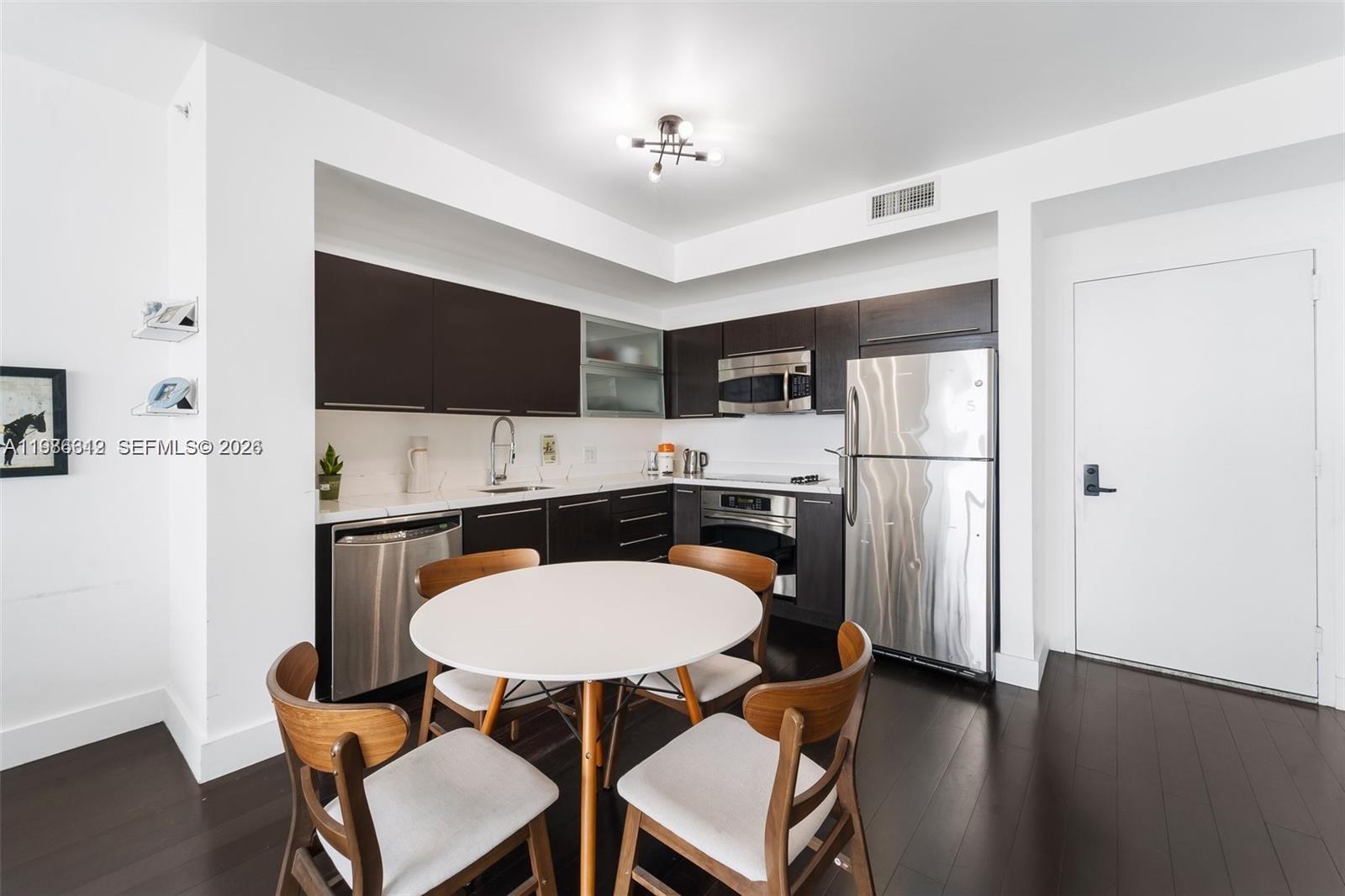 90 Southwest 3rd Street, Unit 1406 Miami, FL 33130 - Photo 5 of 35