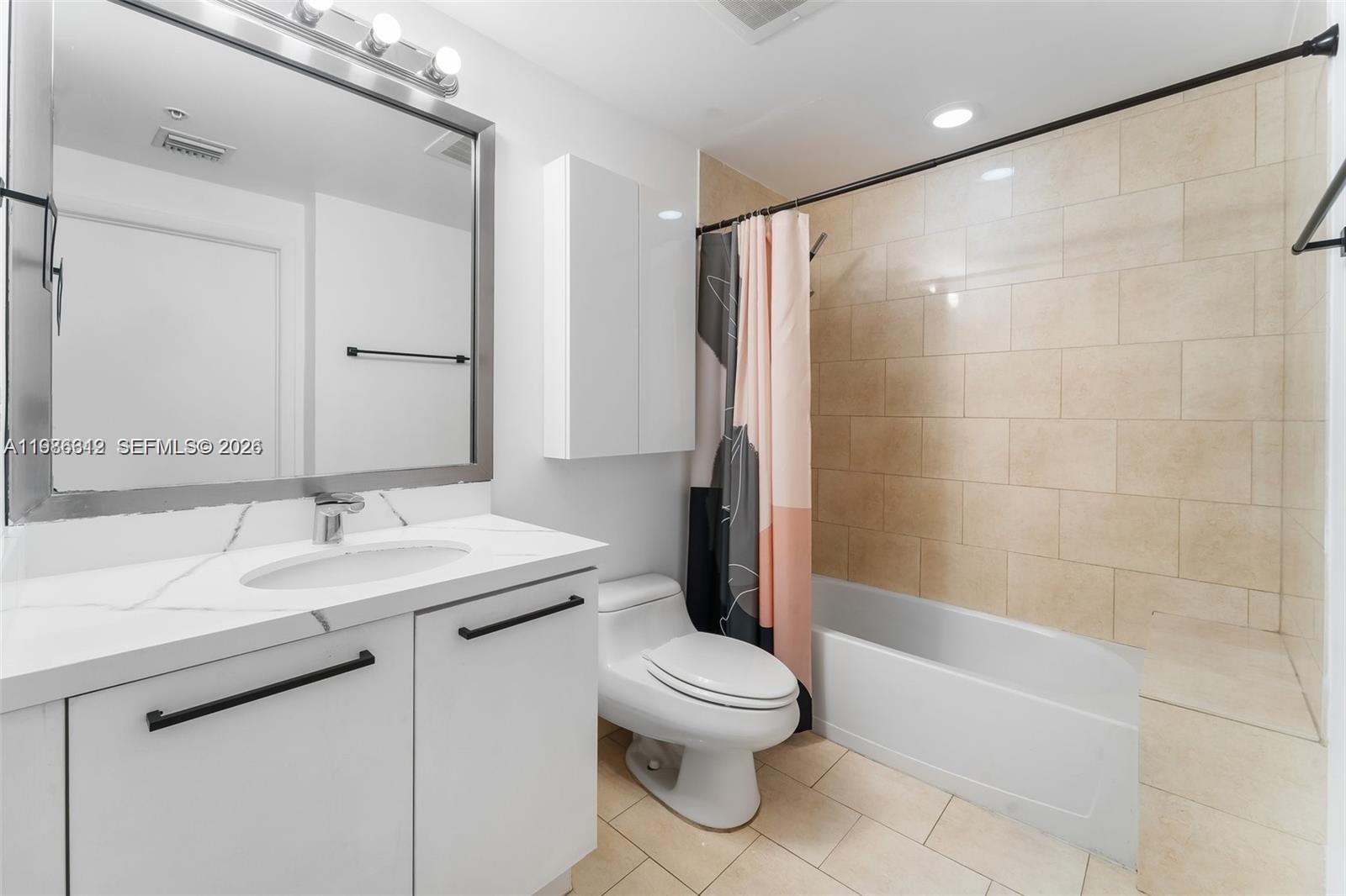 90 Southwest 3rd Street, Unit 1406 Miami, FL 33130 - Photo 8 of 35