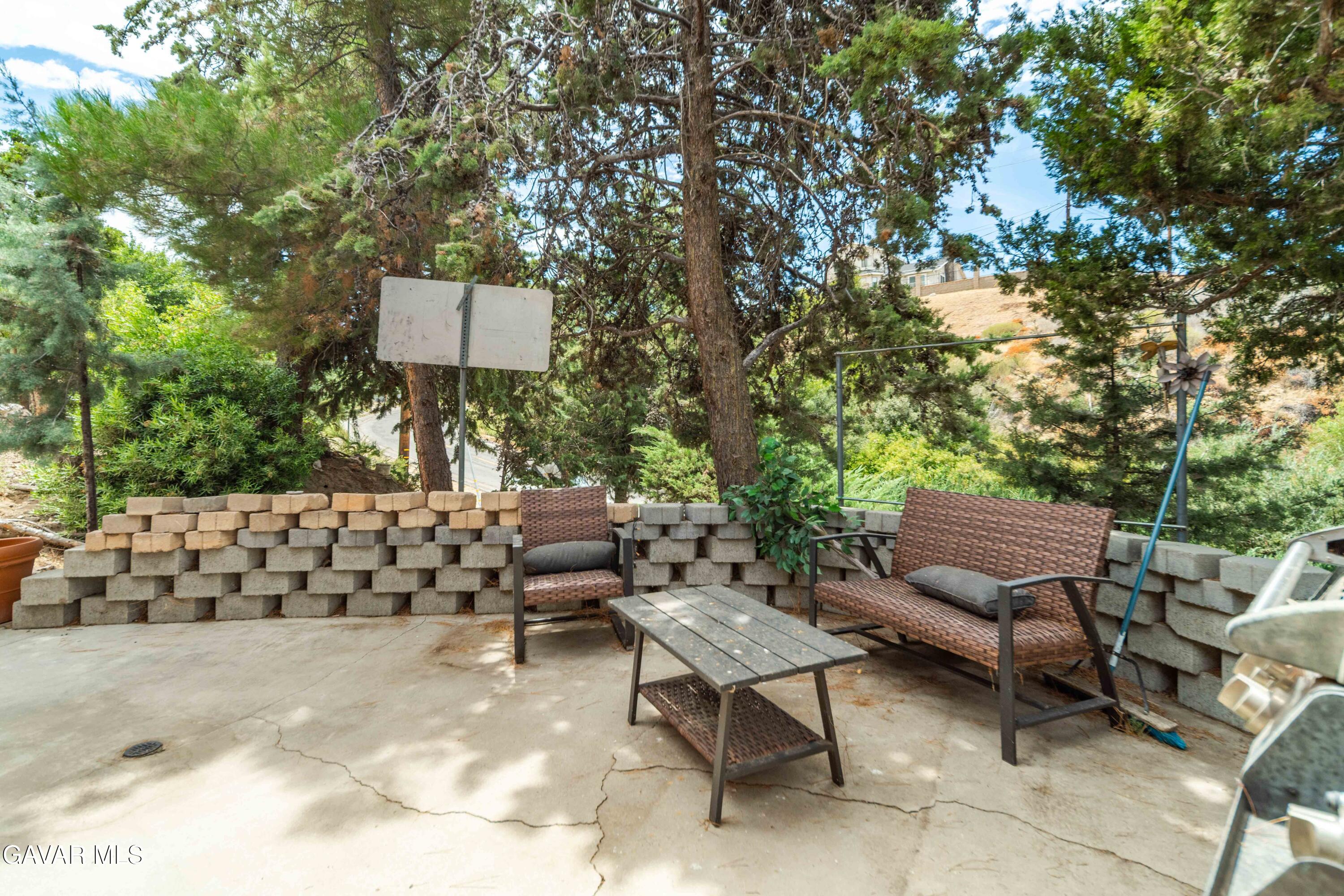 42766 Ranch Club Road Lake Hughes, CA 93532 - Photo 4 of 29 Front Patio