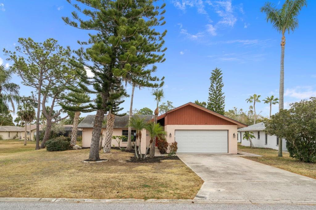 5524 Gridley Lane New Port Richey, FL 34652 - Photo 2 of 62