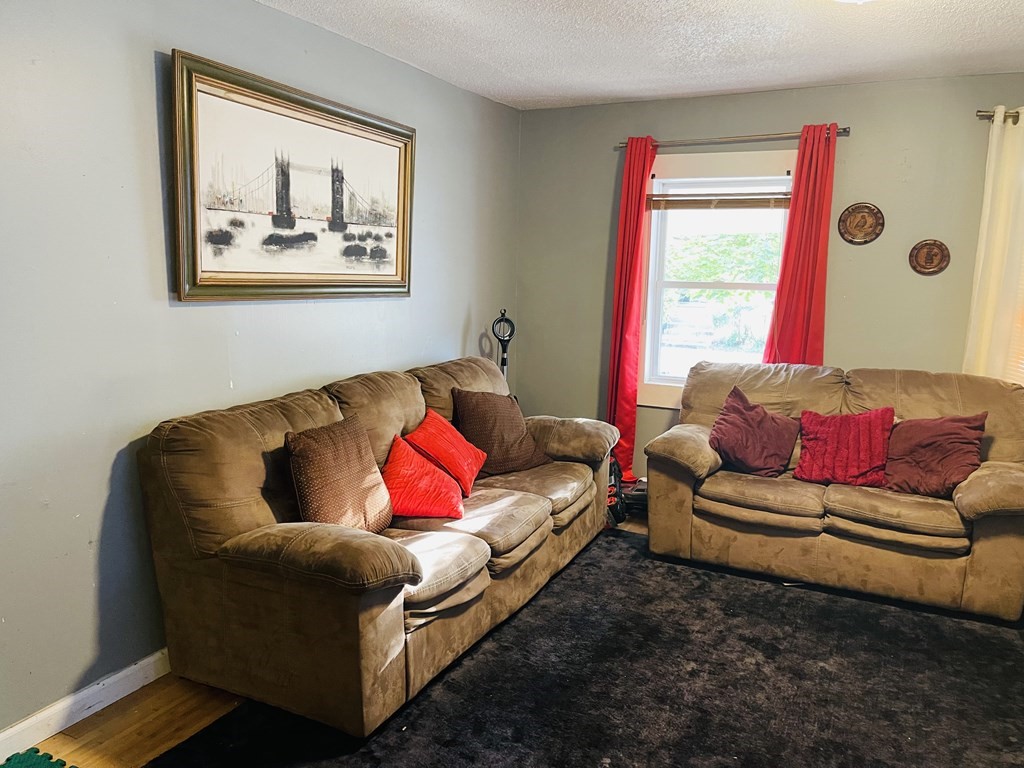 35 Andrew Street Springfield, MA 01109 - Photo 5 of 18 Gallery Image 5