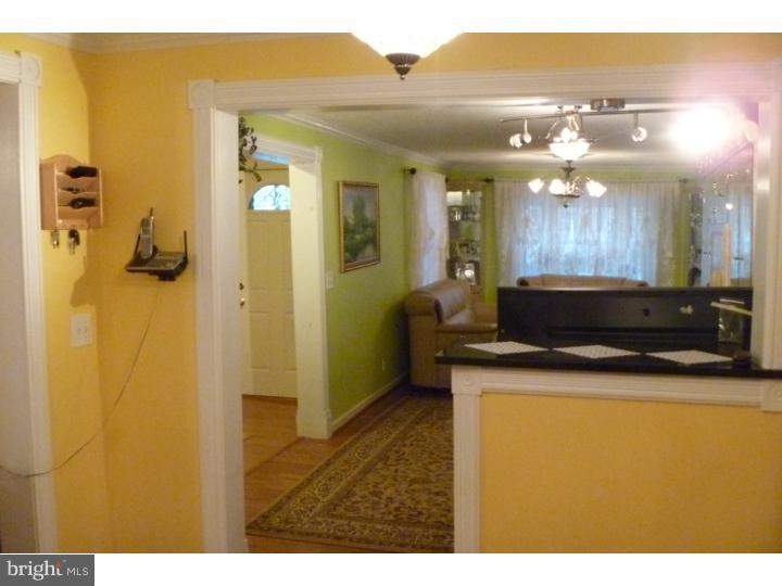 211 Chestnut Street Delran, NJ 08075 - Photo 11 of 18 Living Room