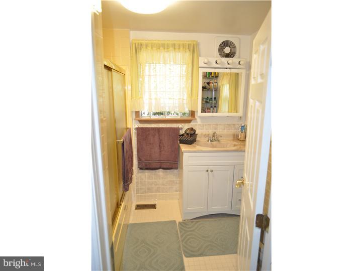 211 Chestnut Street Delran, NJ 08075 - Photo 16 of 18 Bathroom