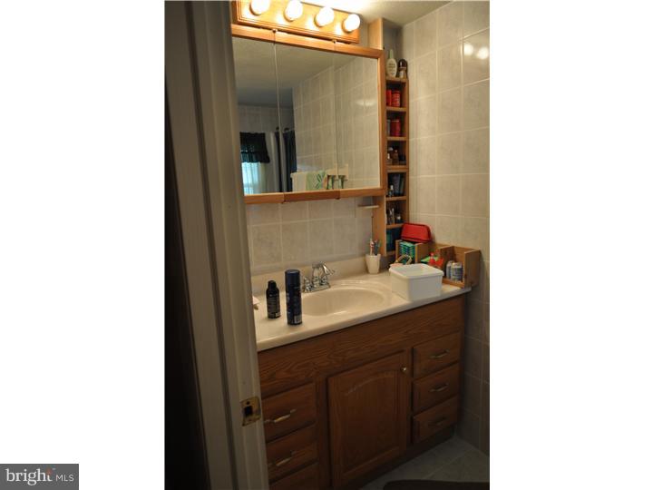 211 Chestnut Street Delran, NJ 08075 - Photo 18 of 18 Master Bathroom