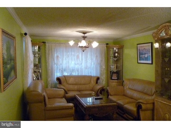211 Chestnut Street Delran, NJ 08075 - Photo 4 of 18 Living Room