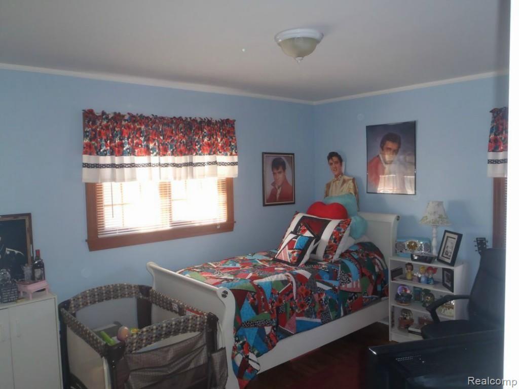 15566 Champaign Road Allen Park, MI 48101 - Photo 10 of 12 9765_I.jpg