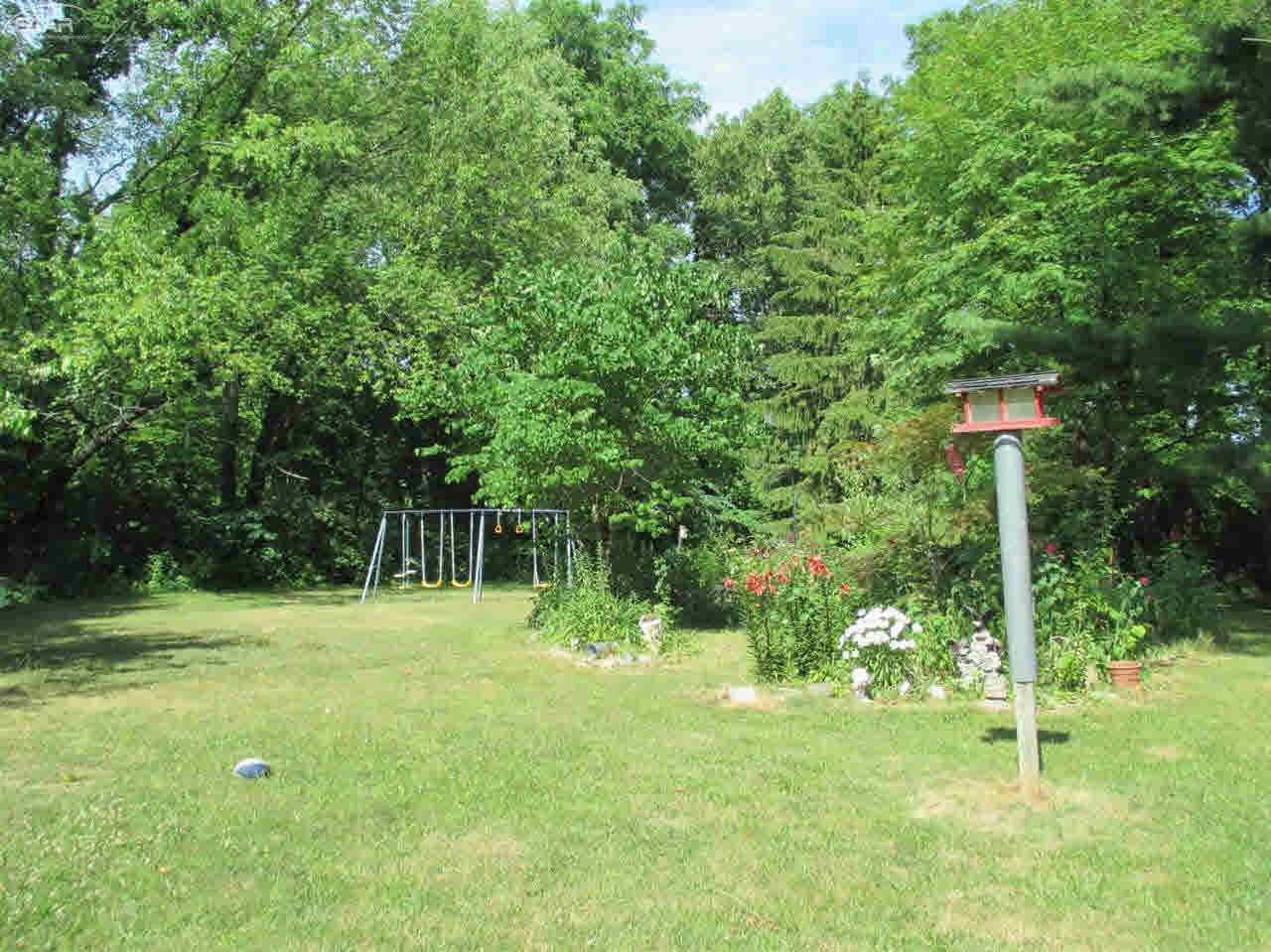 11510 Crosby Road Fenton, MI 48430 - Photo 2 of 19 21188721-1.JPG